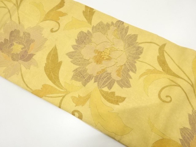 JAPANESE KIMONO / ANTIQUE GOLD-DECORATED FLORAL ARABESQUE EMBROIDERY F